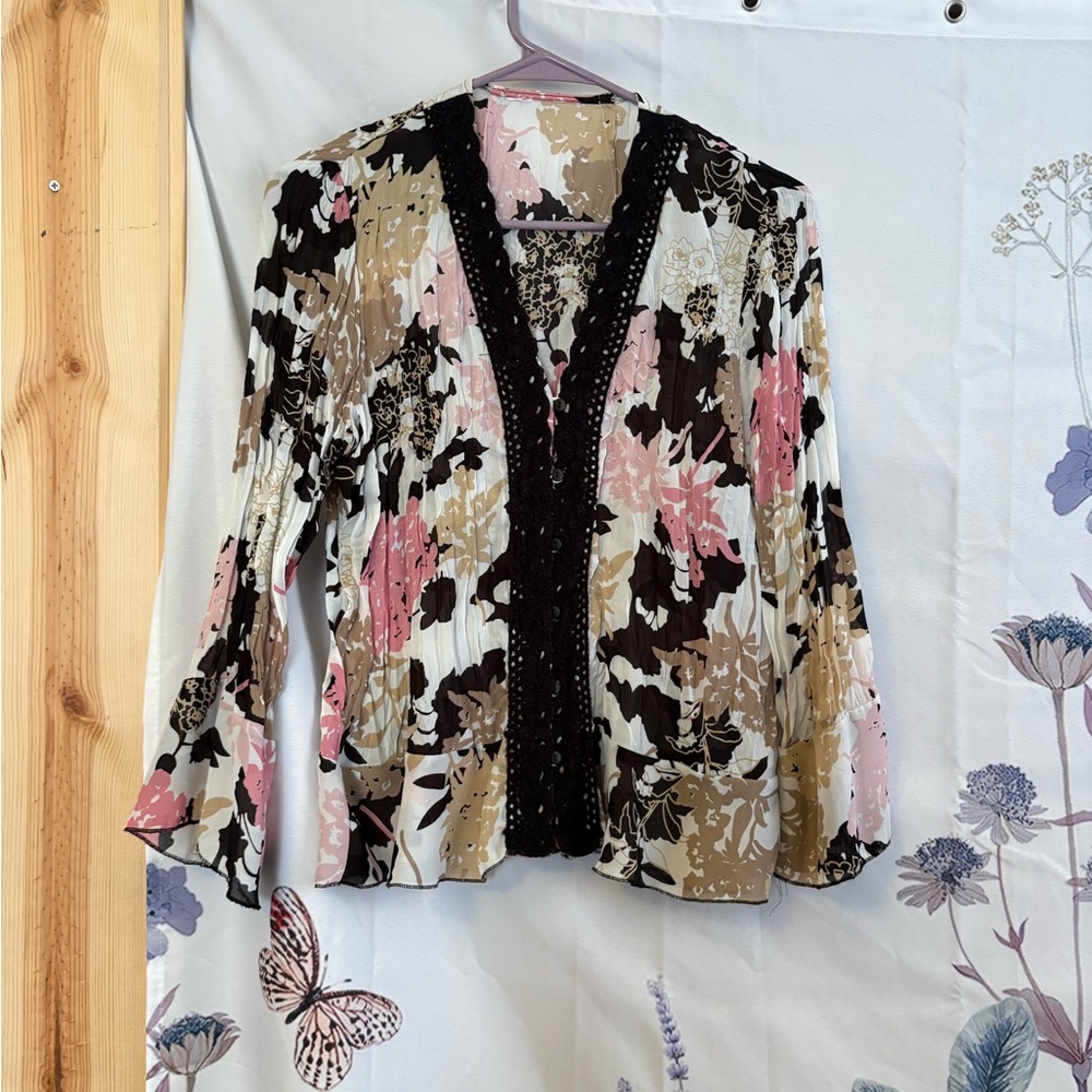 Chic Floral Blouse with Black Accents
